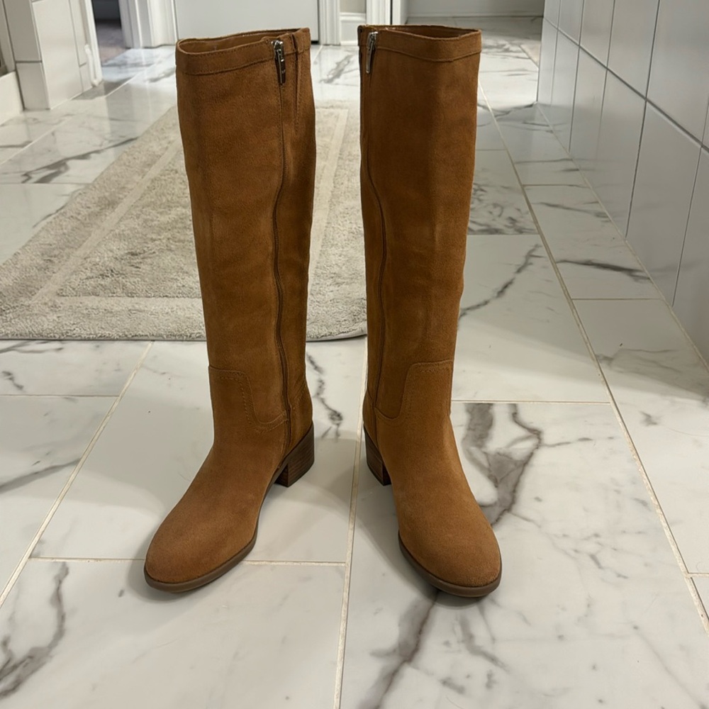 Size 8 tan Marc fisher boots